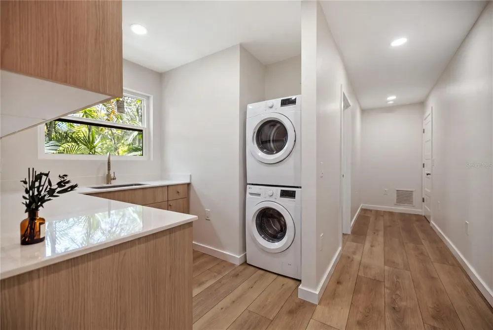 220 14TH AVENUE St Petersburg, FL 33701
