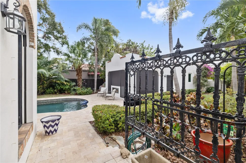 220 14TH AVENUE St Petersburg, FL 33701