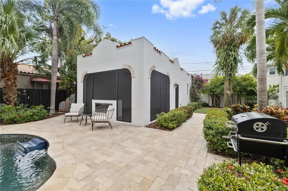 220 14TH AVENUE St Petersburg, FL 33701