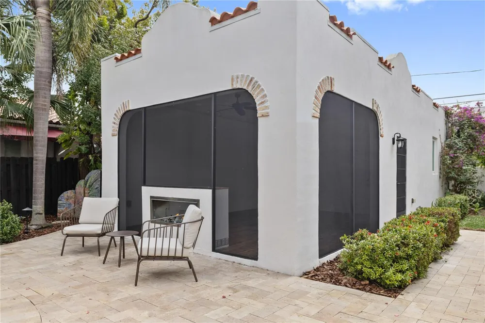 220 14TH AVENUE St Petersburg, FL 33701