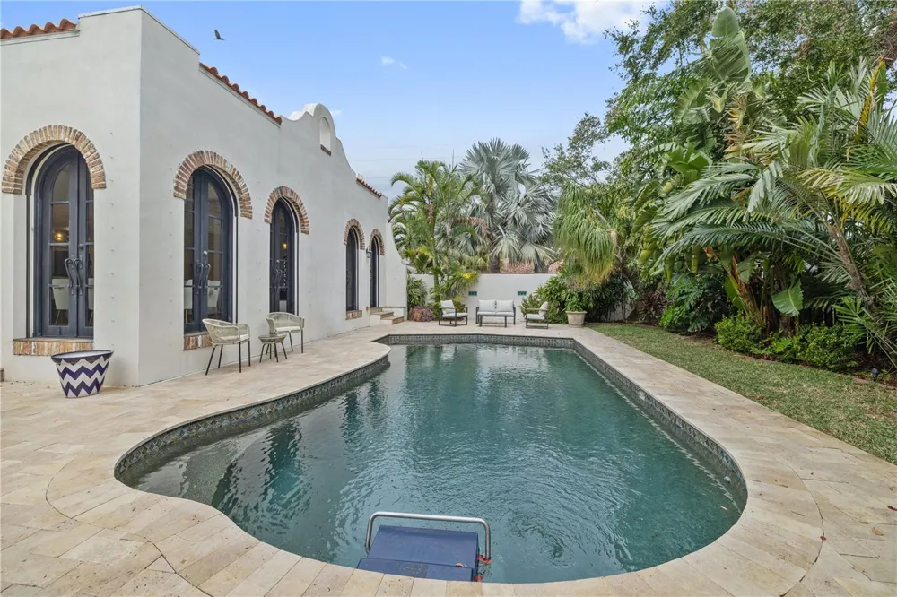 220 14TH AVENUE St Petersburg, FL 33701