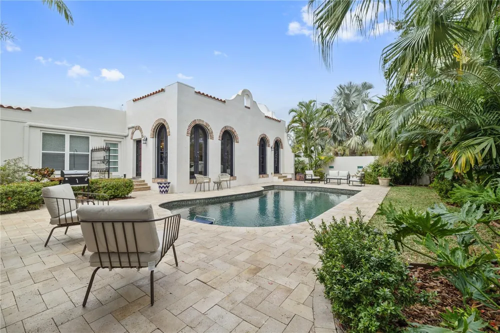 220 14TH AVENUE St Petersburg, FL 33701