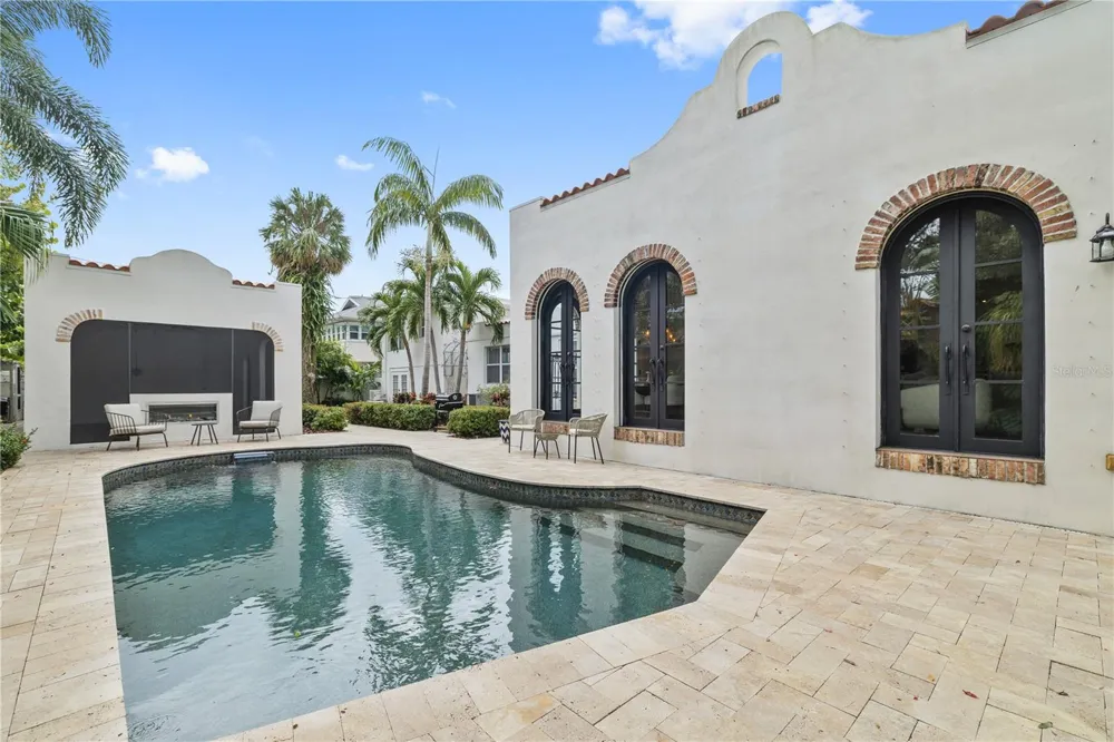 220 14TH AVENUE St Petersburg, FL 33701