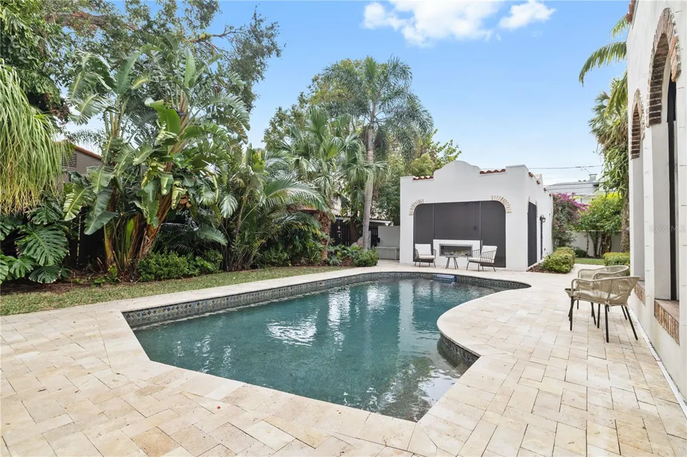 220 14TH AVENUE St Petersburg, FL 33701