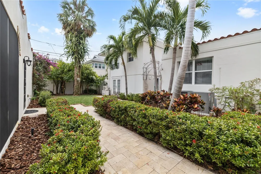 220 14TH AVENUE St Petersburg, FL 33701
