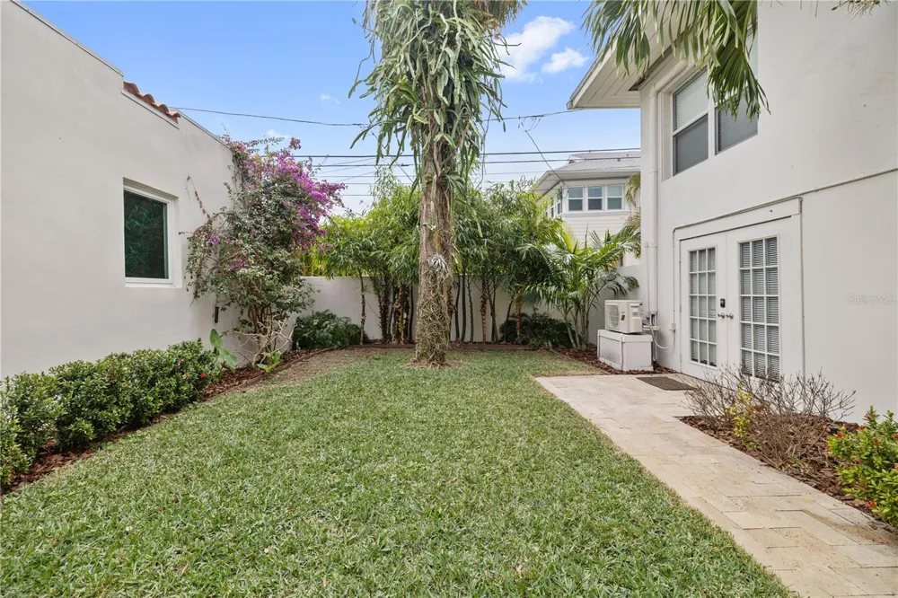 220 14TH AVENUE St Petersburg, FL 33701