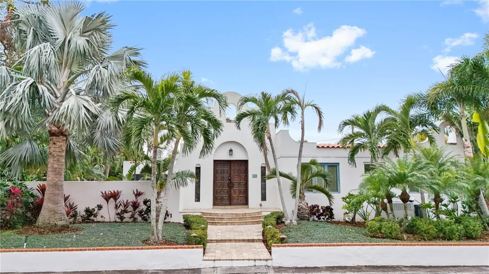 220 14TH AVENUE St Petersburg, FL 33701