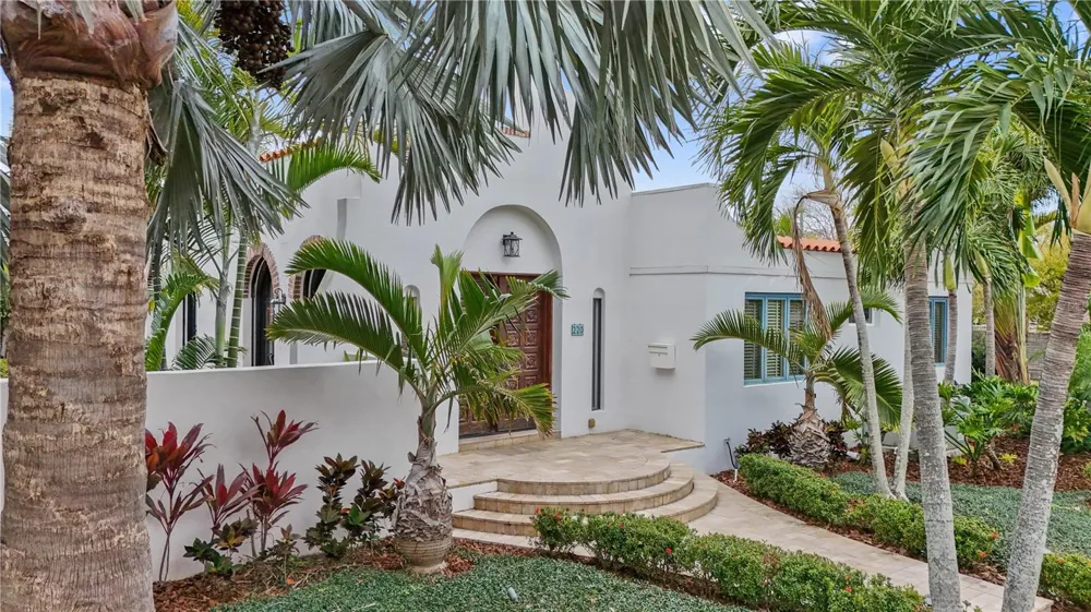 220 14TH AVENUE St Petersburg, FL 33701