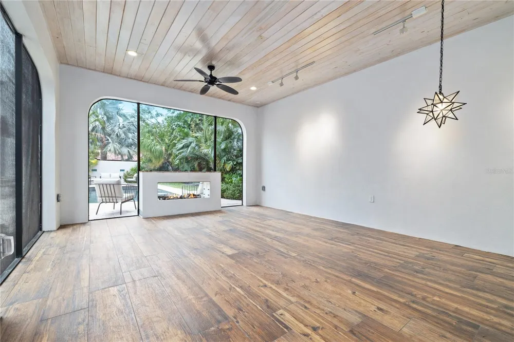 220 14TH AVENUE St Petersburg, FL 33701
