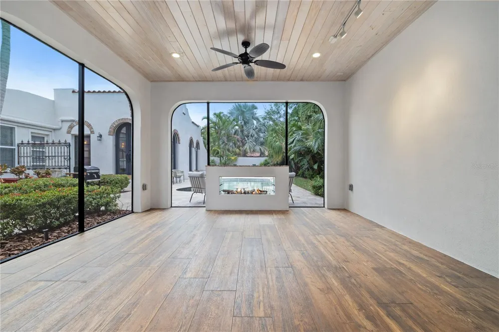 220 14TH AVENUE St Petersburg, FL 33701