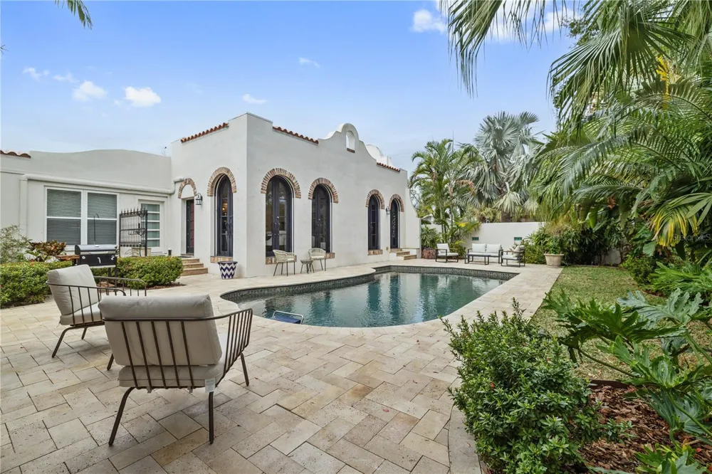220 14TH AVENUE St Petersburg, FL 33701