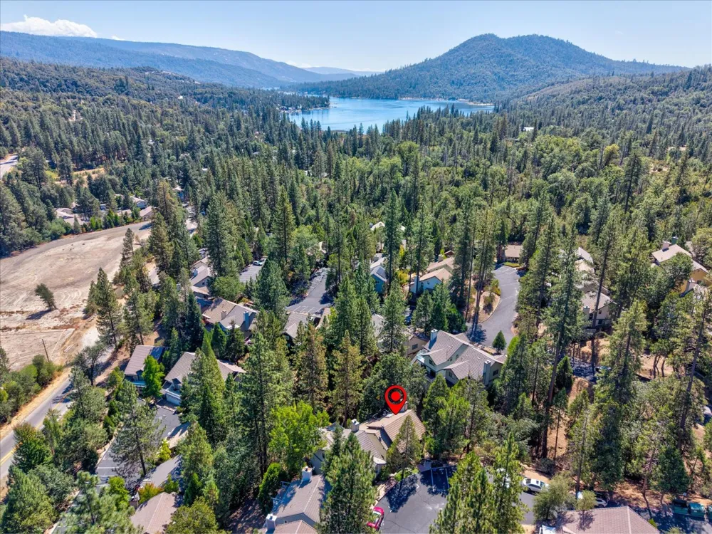 40593 Saddleback Road Bass Lake, CA 93604