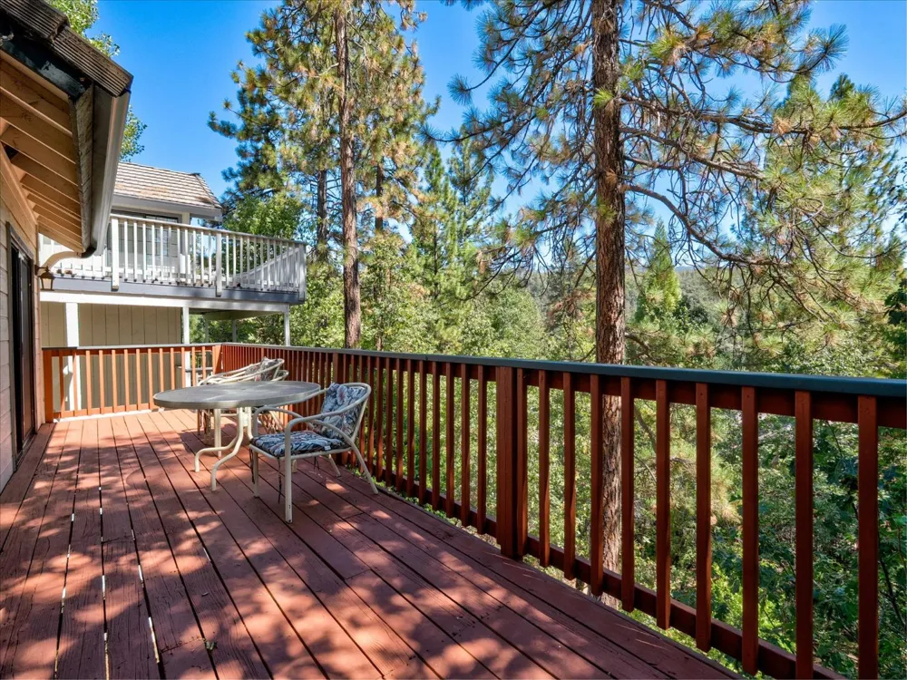 40593 Saddleback Road Bass Lake, CA 93604