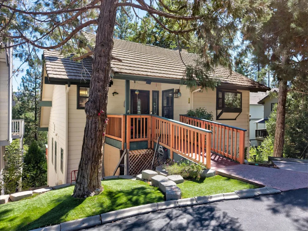 40593 Saddleback Road Bass Lake, CA 93604