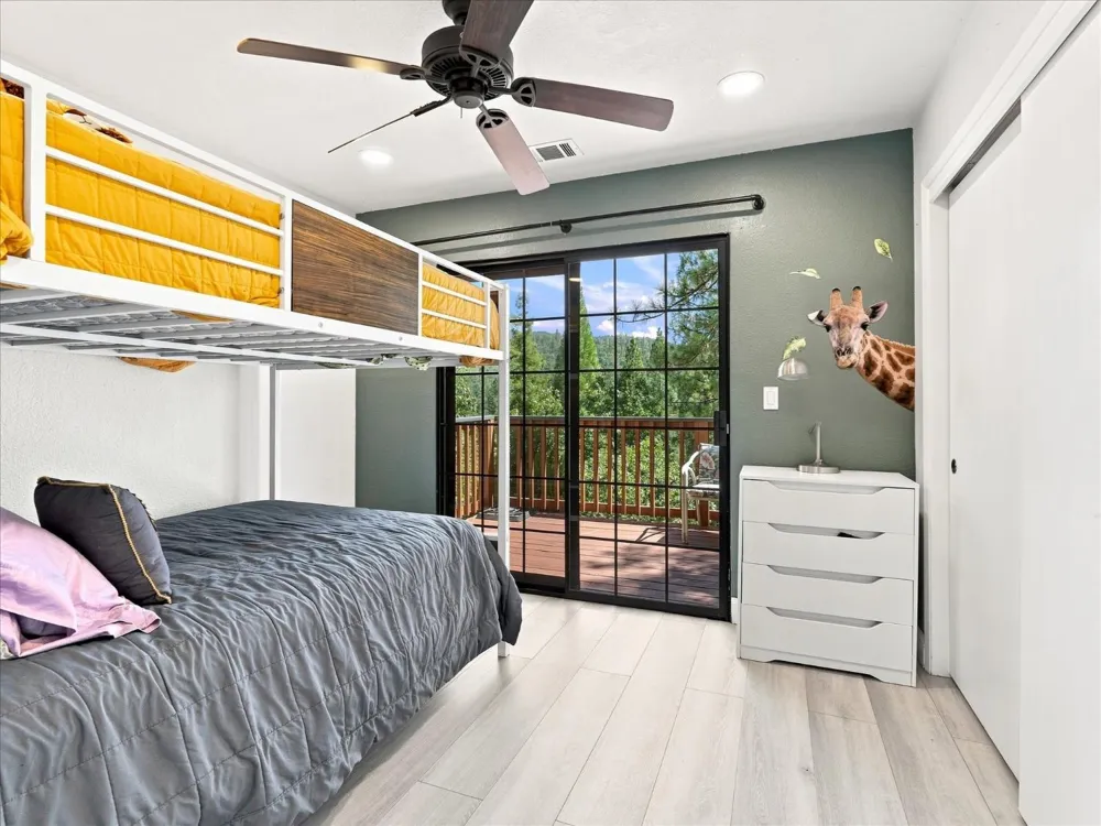 40593 Saddleback Road Bass Lake, CA 93604