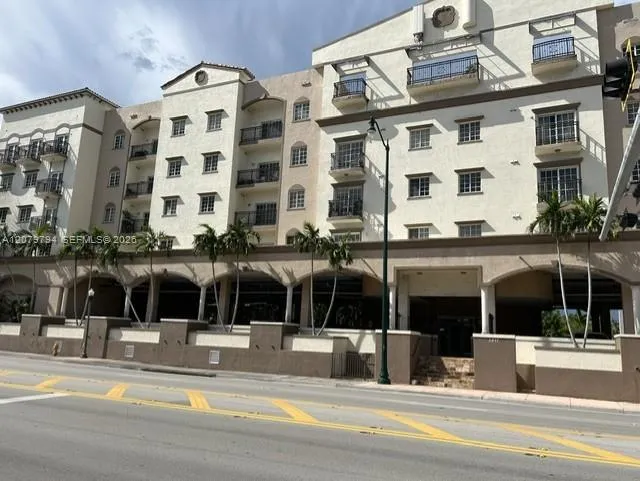 5271 SW 8th St #313 Miami, FL 33134