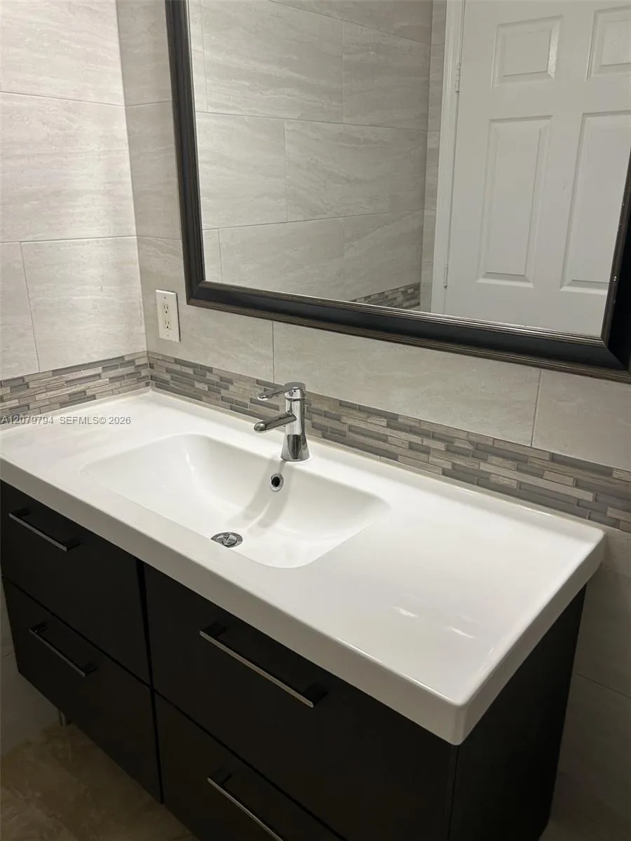 5271 SW 8th St #313 Miami, FL 33134