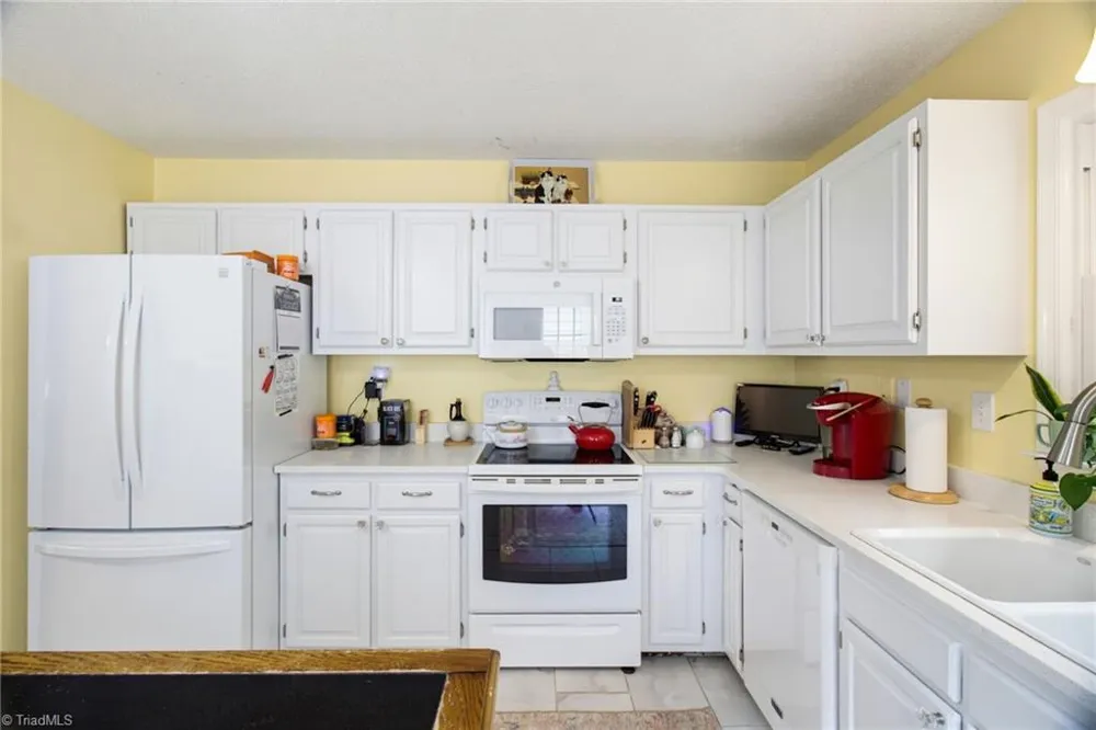 2522 Cottage Place Greensboro, NC 27455