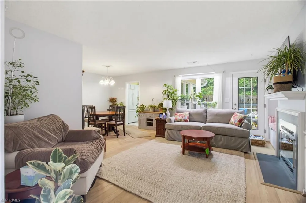 2522 Cottage Place Greensboro, NC 27455