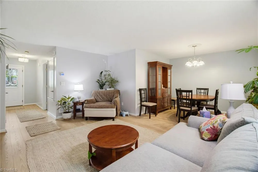 2522 Cottage Place Greensboro, NC 27455