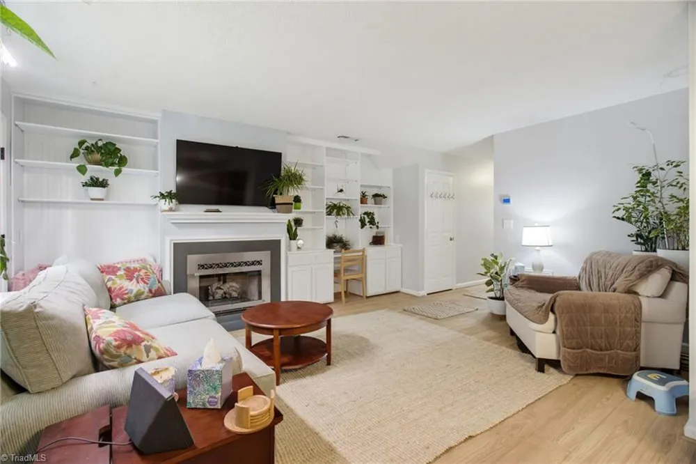 2522 Cottage Place Greensboro, NC 27455