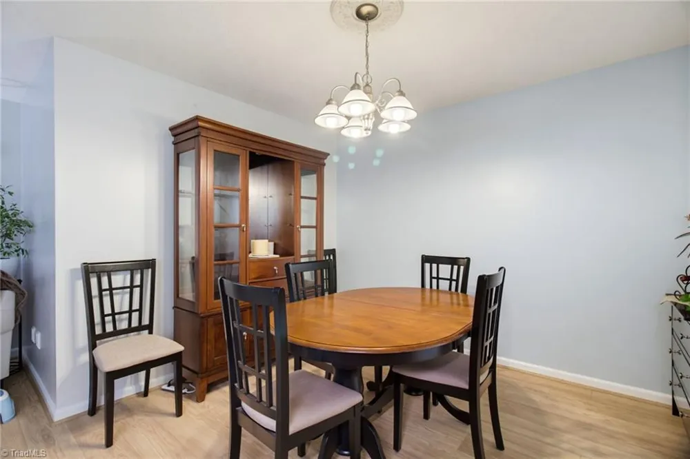 2522 Cottage Place Greensboro, NC 27455