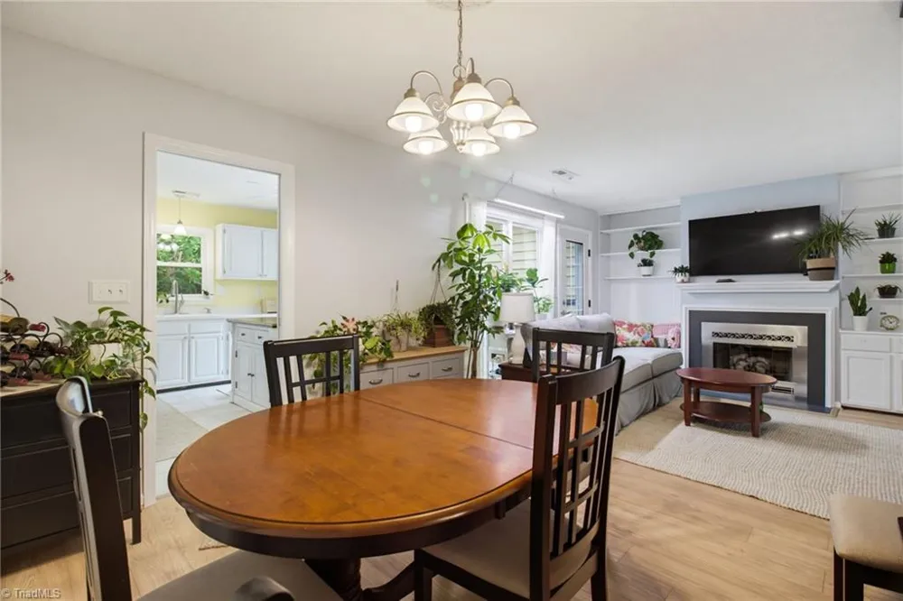 2522 Cottage Place Greensboro, NC 27455