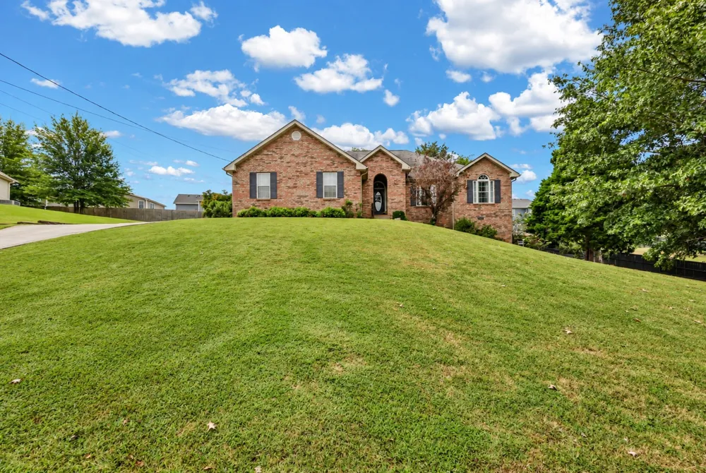 625 E Glenridge Ln Clarksville, TN 37043