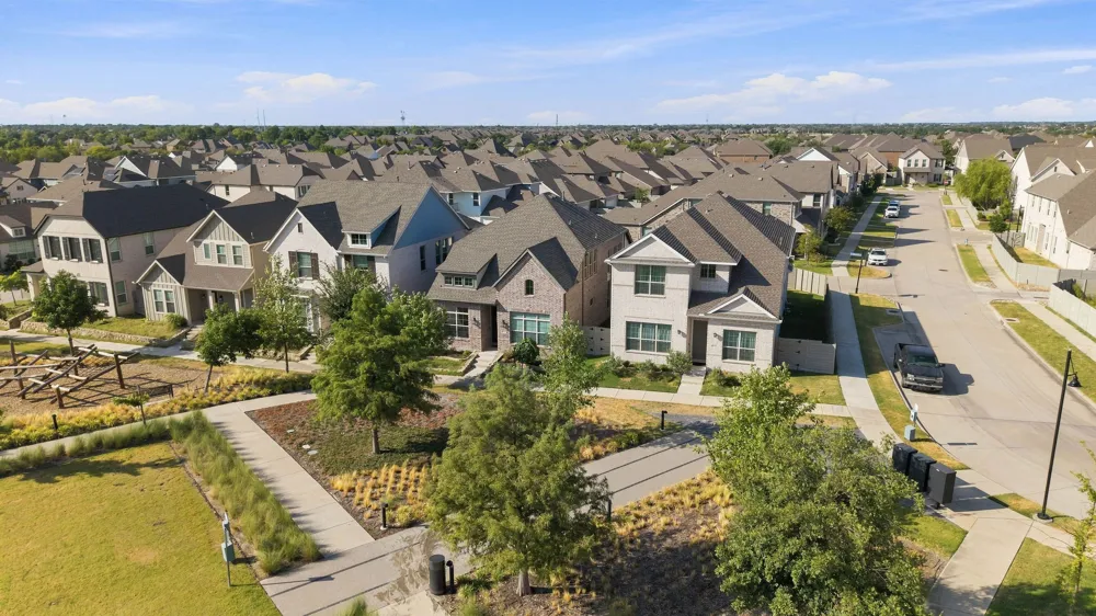 5227 Mareliz Lane Sachse, TX 75048