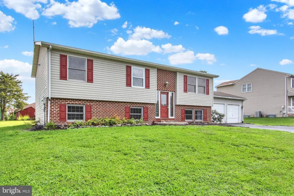 74 CURTIS DRIVE East Berlin, PA 17316