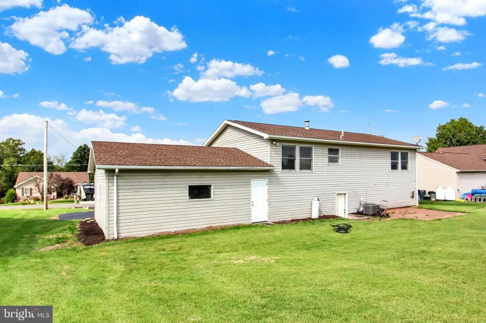 74 CURTIS DRIVE East Berlin, PA 17316