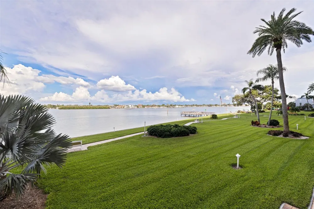 1847 SHORE DRIVE S #202 South Pasadena, FL 33707