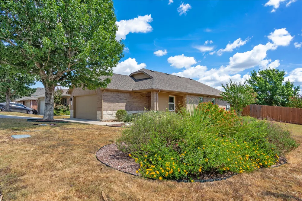 112 Willow Leaf Lane Buda, TX 78610