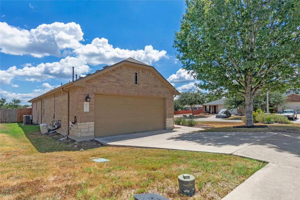 112 Willow Leaf Lane Buda, TX 78610