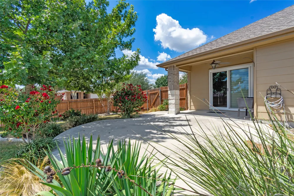 112 Willow Leaf Lane Buda, TX 78610