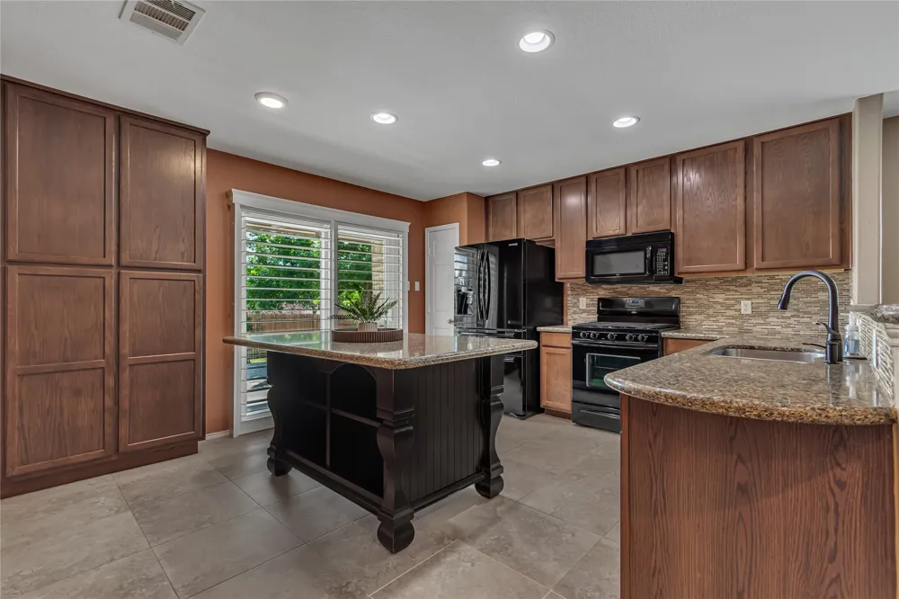 112 Willow Leaf Lane Buda, TX 78610