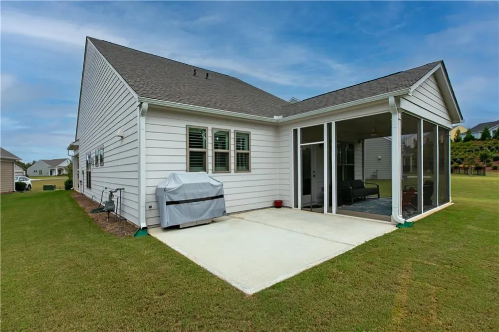 5687 Villa Crest Drive Hoschton, GA 30548