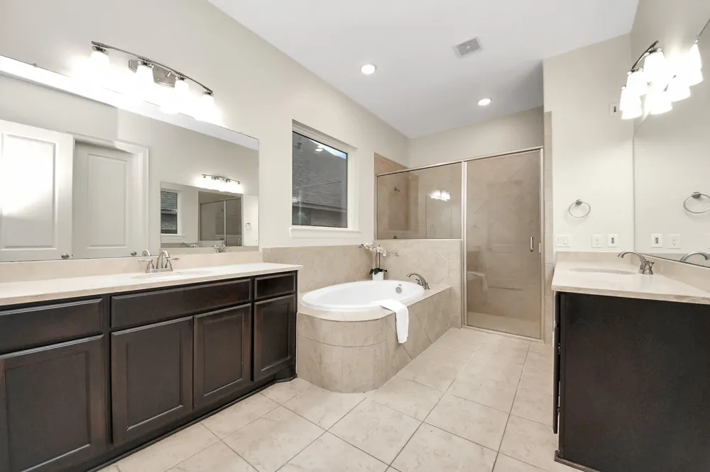 9814 Carver Drive Rosharon, TX 77583