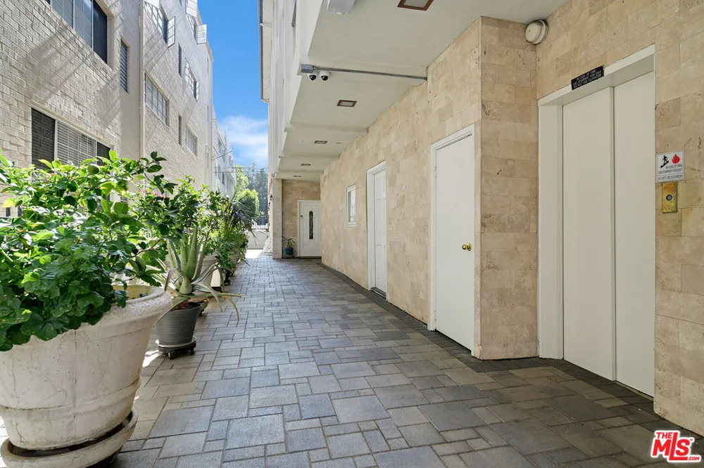 435 PALM DRIVE Beverly Hills, CA 90210