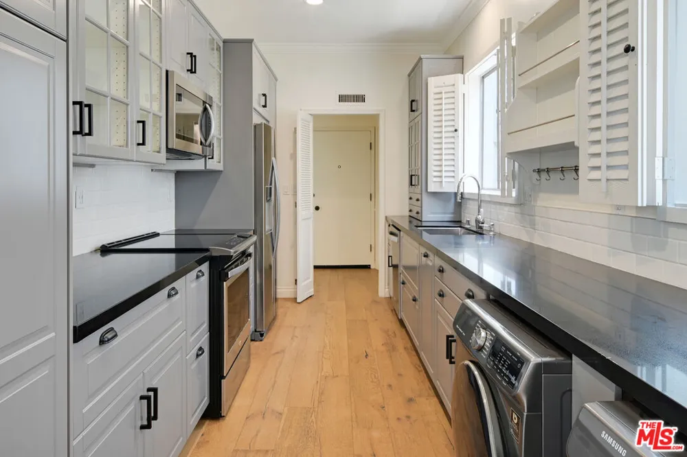435 PALM DRIVE Beverly Hills, CA 90210