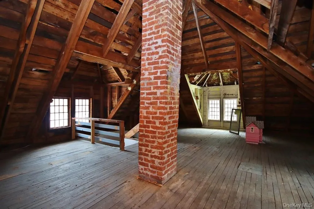 53 Yorktown Road Roscoe, NY 12776
