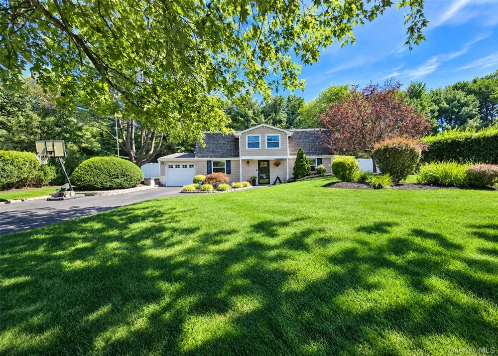 29 Ivy League Lane Stony Brook, NY 11790