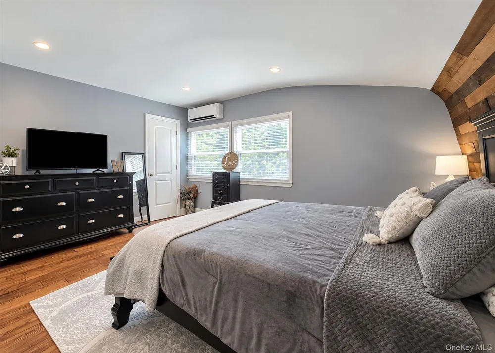 29 Ivy League Lane Stony Brook, NY 11790