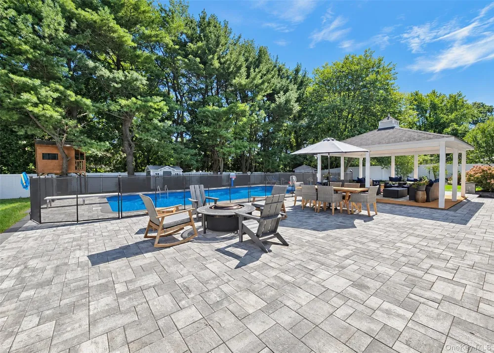 29 Ivy League Lane Stony Brook, NY 11790