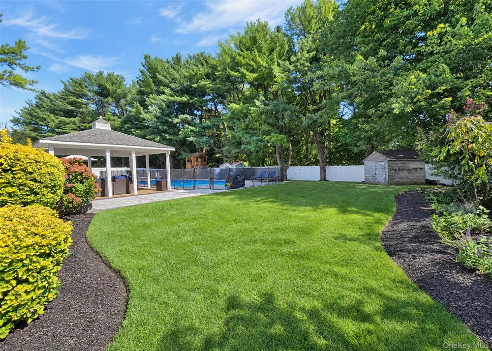 29 Ivy League Lane Stony Brook, NY 11790
