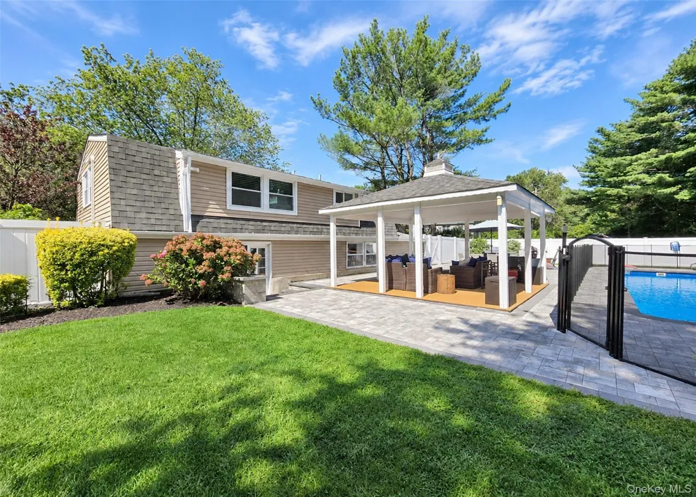 29 Ivy League Lane Stony Brook, NY 11790