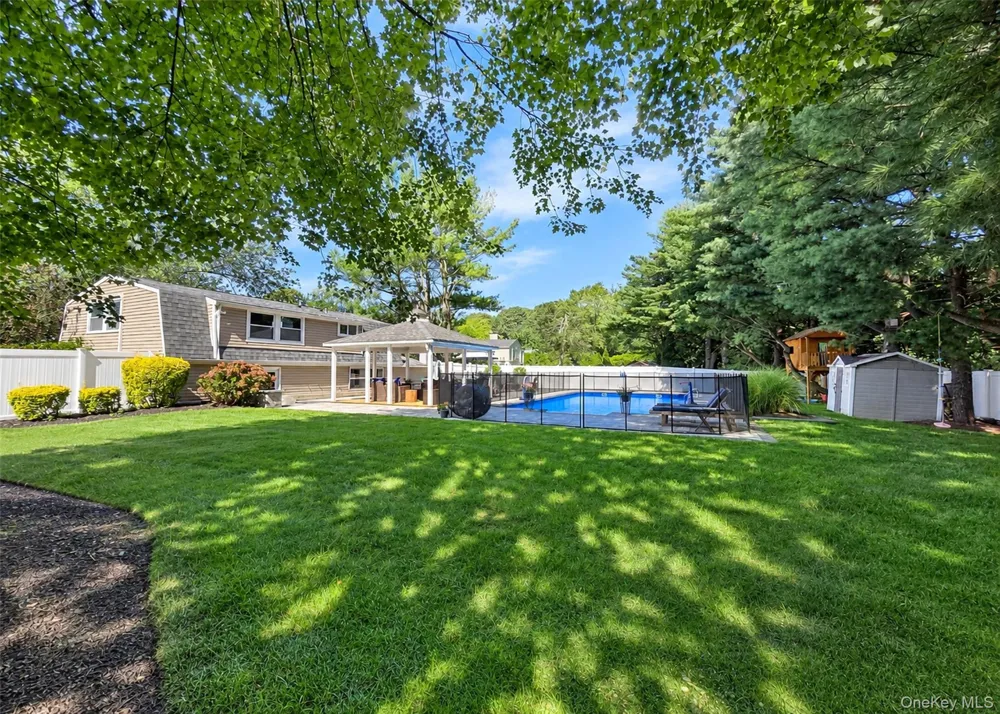 29 Ivy League Lane Stony Brook, NY 11790