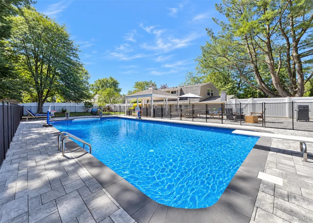 29 Ivy League Lane Stony Brook, NY 11790