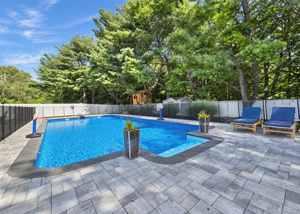 29 Ivy League Lane Stony Brook, NY 11790