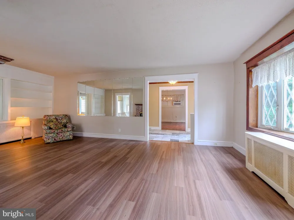705 EDMONDS AVENUE Drexel Hill, PA 19026